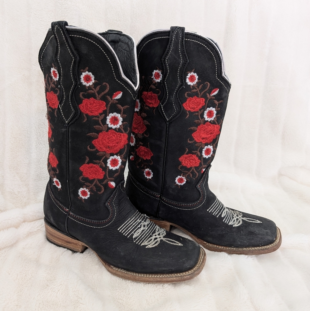 White Diamond Black Cowboy Boots with Red Floral Embroidery Size 6.5 & Belt - Picture 3 of 13